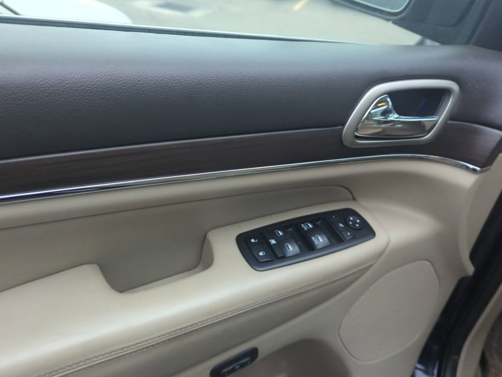 Used 2017 Jeep Grand Cherokee Overland image 9