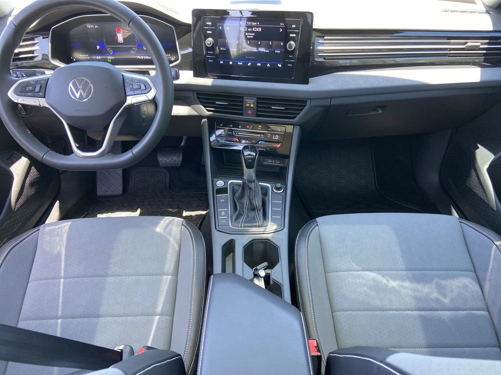Used 2026 Volkswagen Jetta SE FWD image 16
