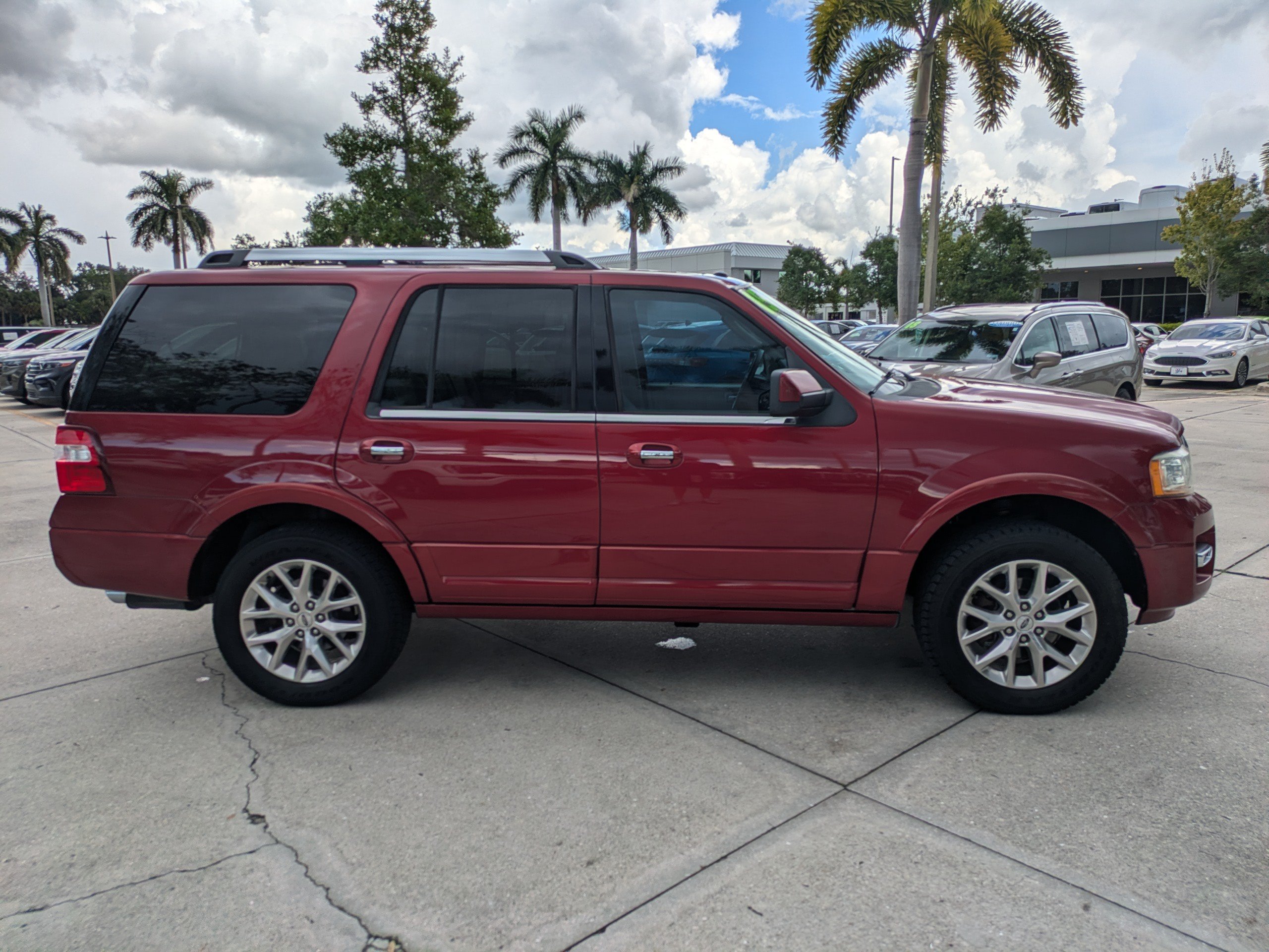 Used 2015 Ford Expedition Limited w/ Equipment Group 301A RWD image 3