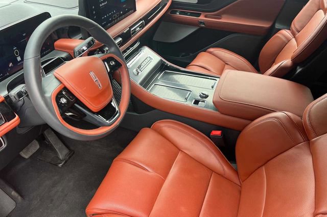 Used 2025 Lincoln Aviator Reserve w/ Equipment Group 201A image 4