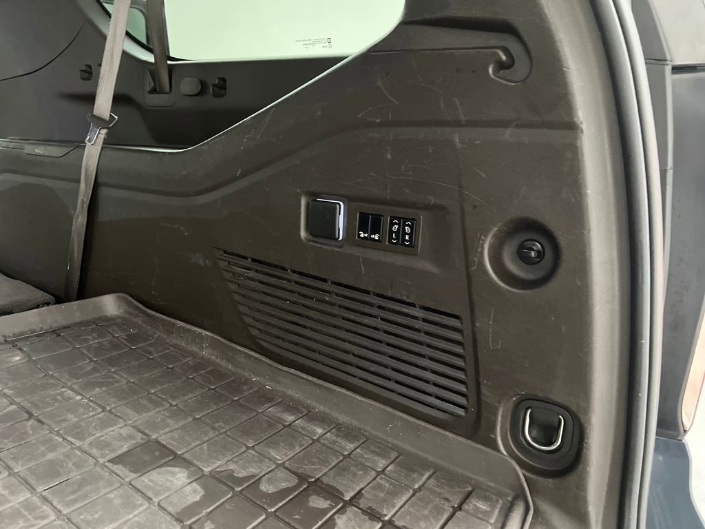 Used 2021 Chevrolet Suburban Z71 w/ Z71 Off-Road Package image 38