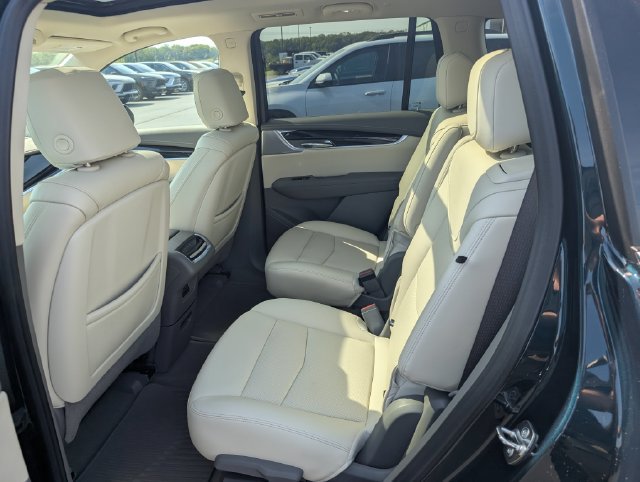 Used 2025 Cadillac XT6 Premium Luxury AWD/4WD image 9