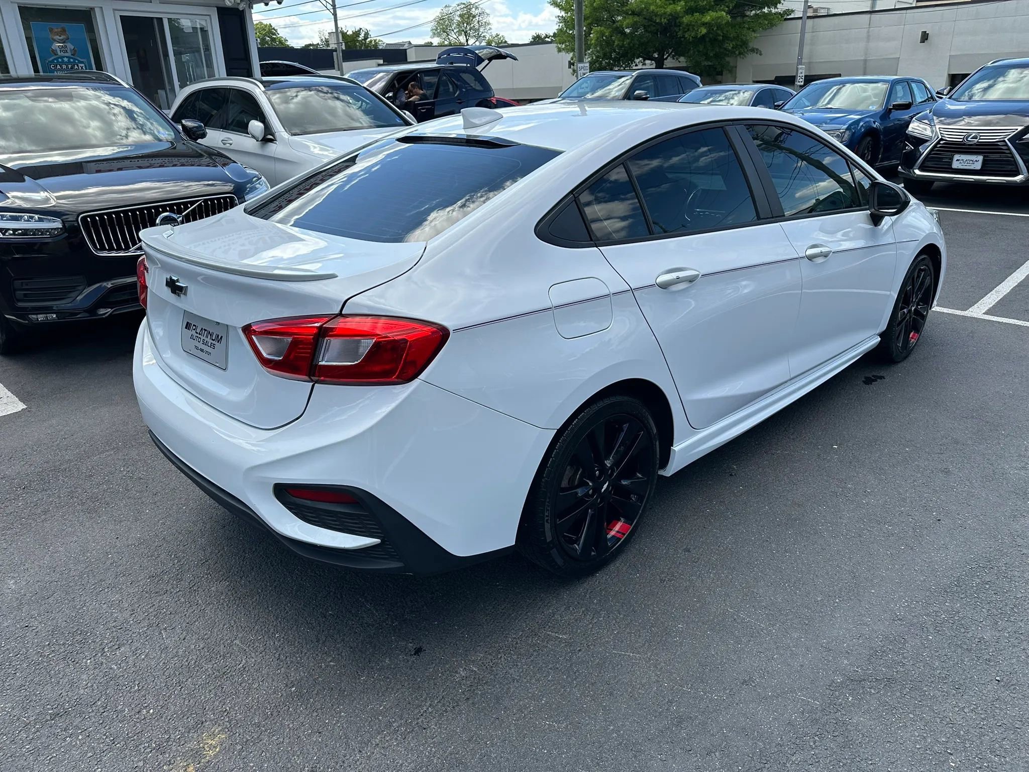 Used 2018 Chevrolet Cruze LT w/ Sun And Sound Package FWD image 3