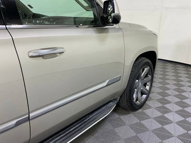 Used 2016 Cadillac Escalade ESV Luxury image 7