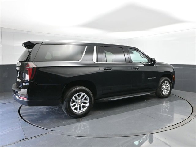 Used 2025 Chevrolet Suburban LT image 15