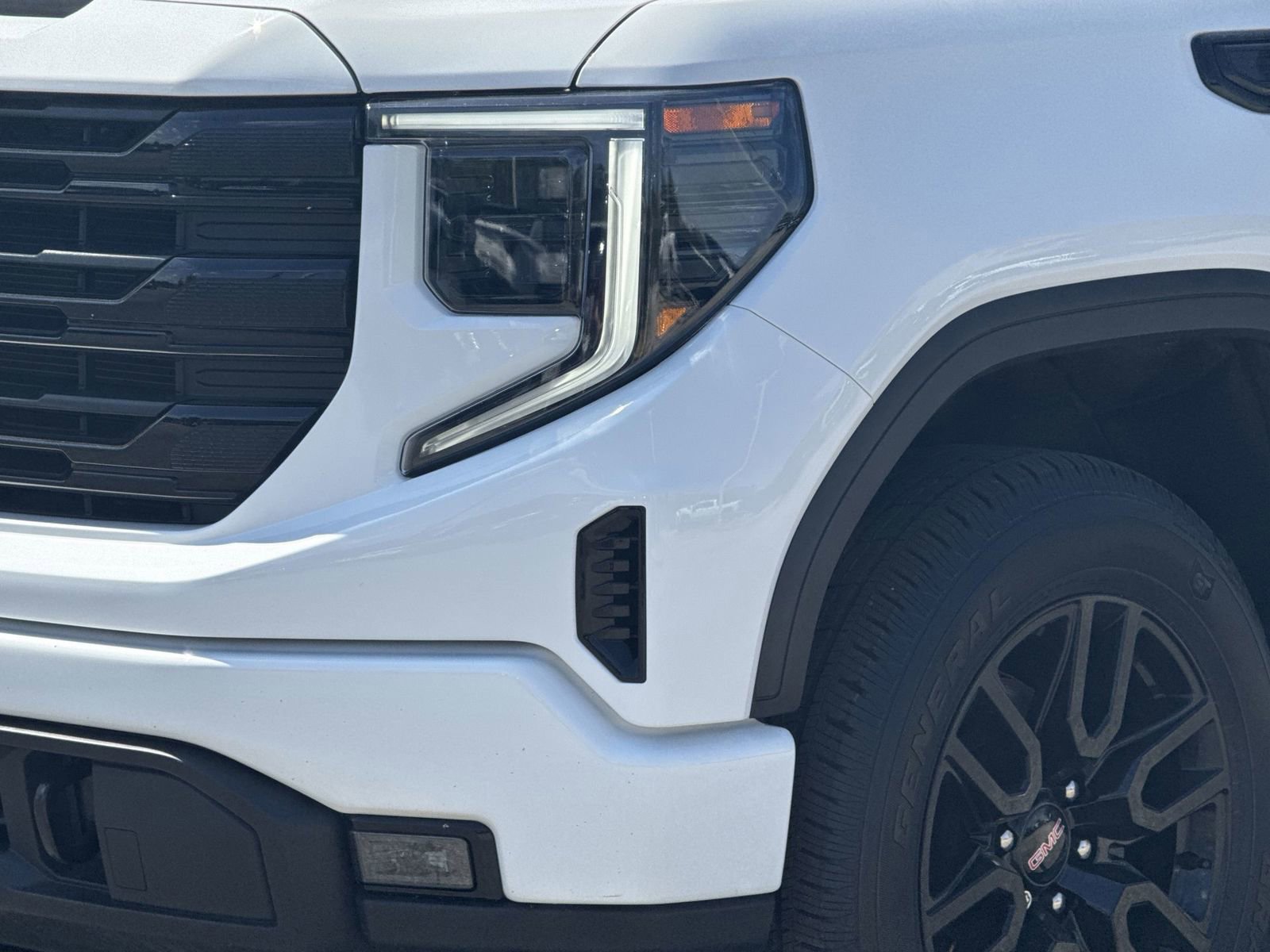 Used 2023 GMC Sierra 1500 Elevation AWD/4WD image 6