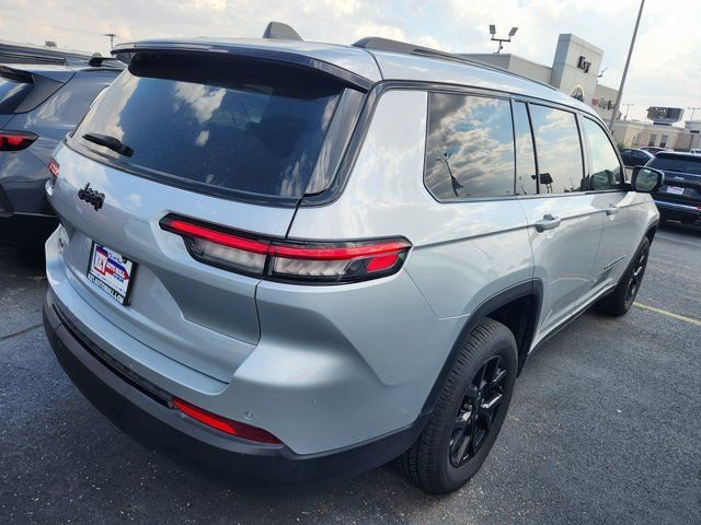 Used 2024 Jeep Grand Cherokee L Laredo image 4