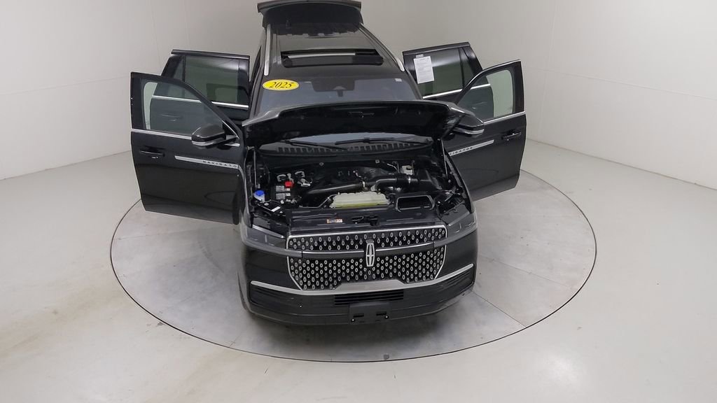 Used 2025 Lincoln Navigator L Reserve image 51