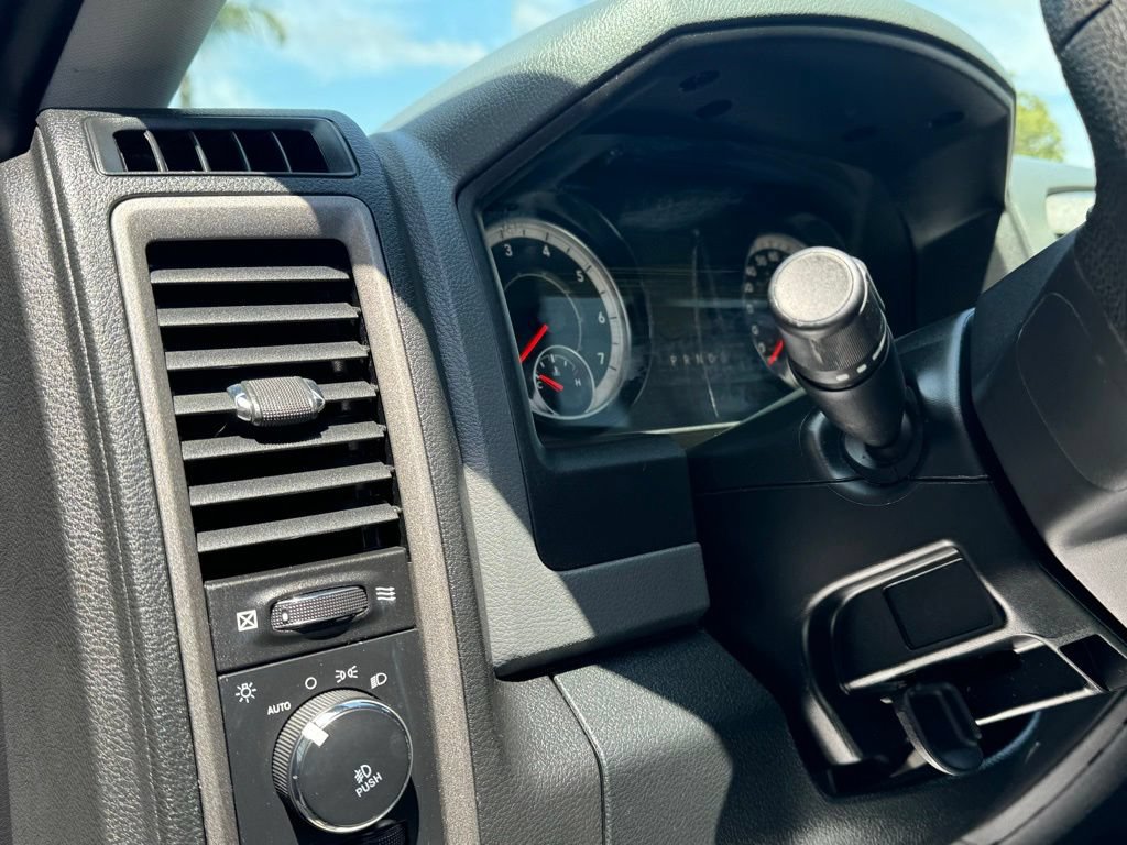 Used 2018 RAM 1500 Express RWD image 16