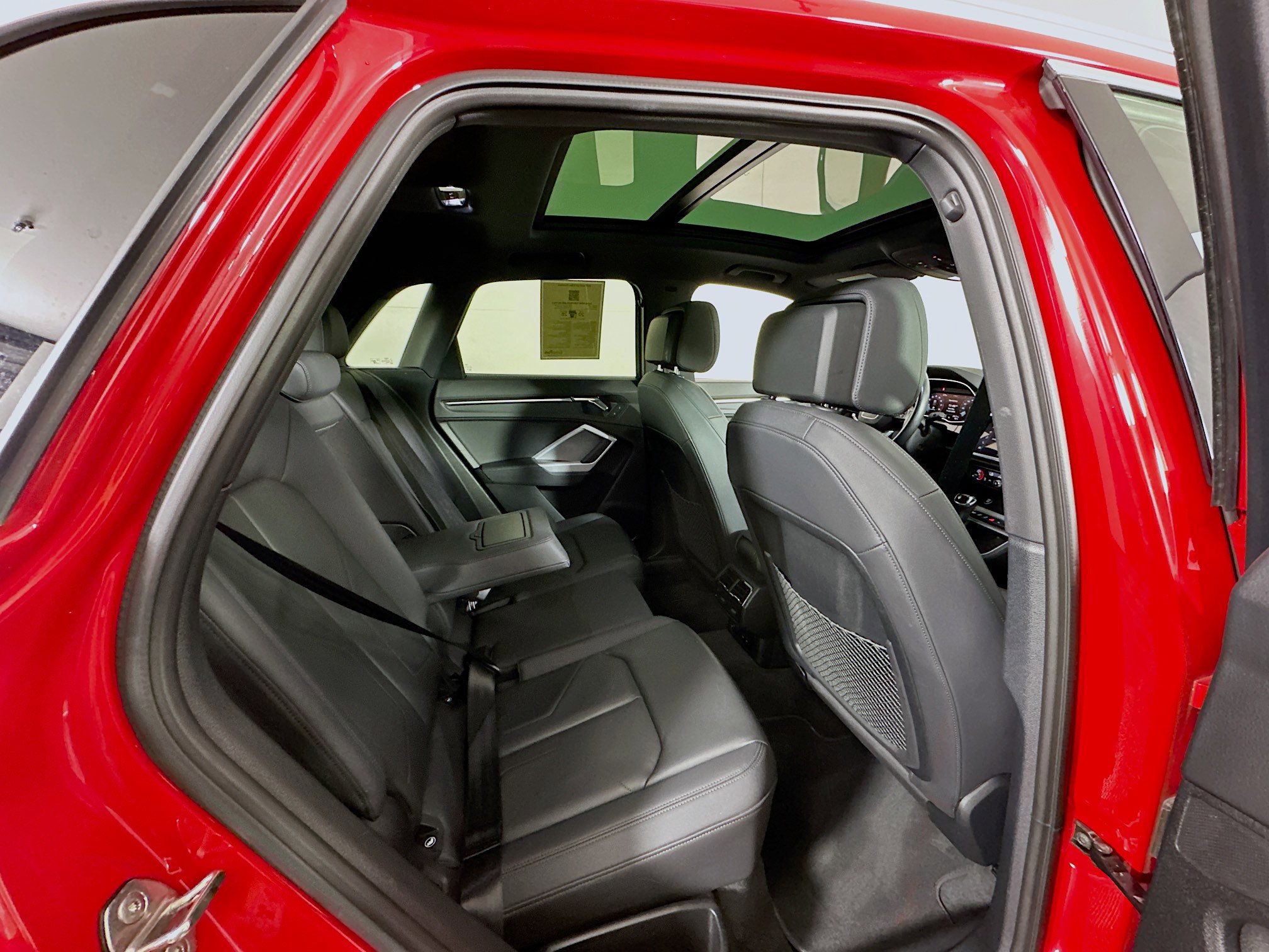 Used 2024 Audi Q3 2.0T Premium image 31