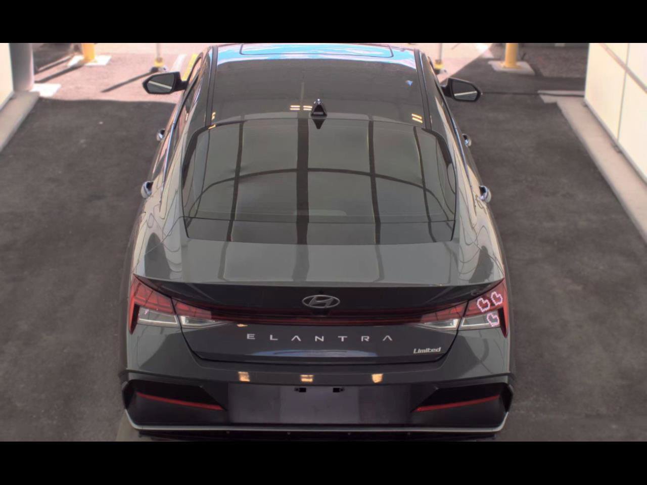 Used 2025 Hyundai Elantra Limited FWD image 14