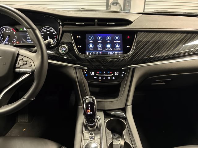 Certified 2025 Cadillac XT6 Premium Luxury AWD/4WD image 18