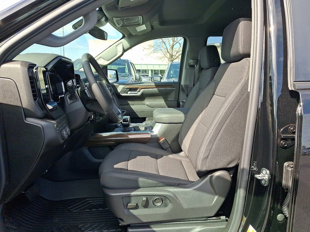New 2026 Chevrolet Silverado 1500 RST w/ Dark Appearance Package image 6