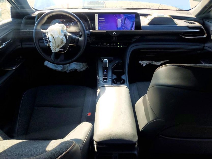 Used 2023 Toyota Crown XLE image 7