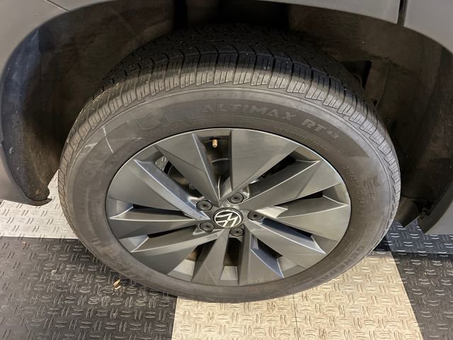 Used 2022 Volkswagen Taos S image 14