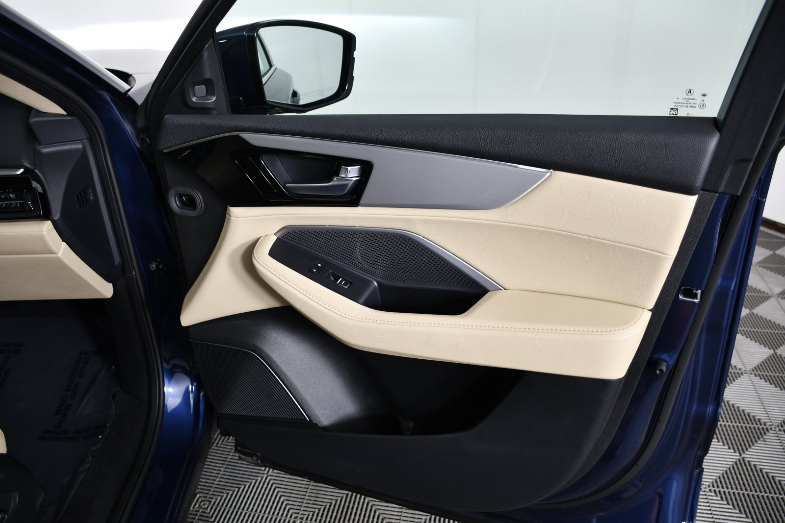Certified 2025 Acura MDX SH-AWD image 40