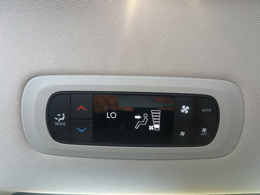 Used 2024 Chrysler Pacifica Touring-L image 28