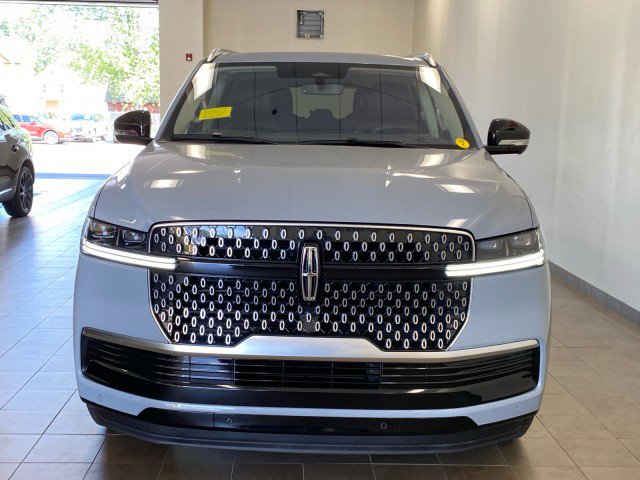 New 2025 Lincoln Navigator Reserve AWD/4WD image 10