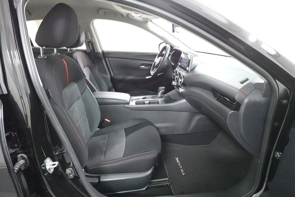 Used 2025 Nissan Sentra SR FWD image 28