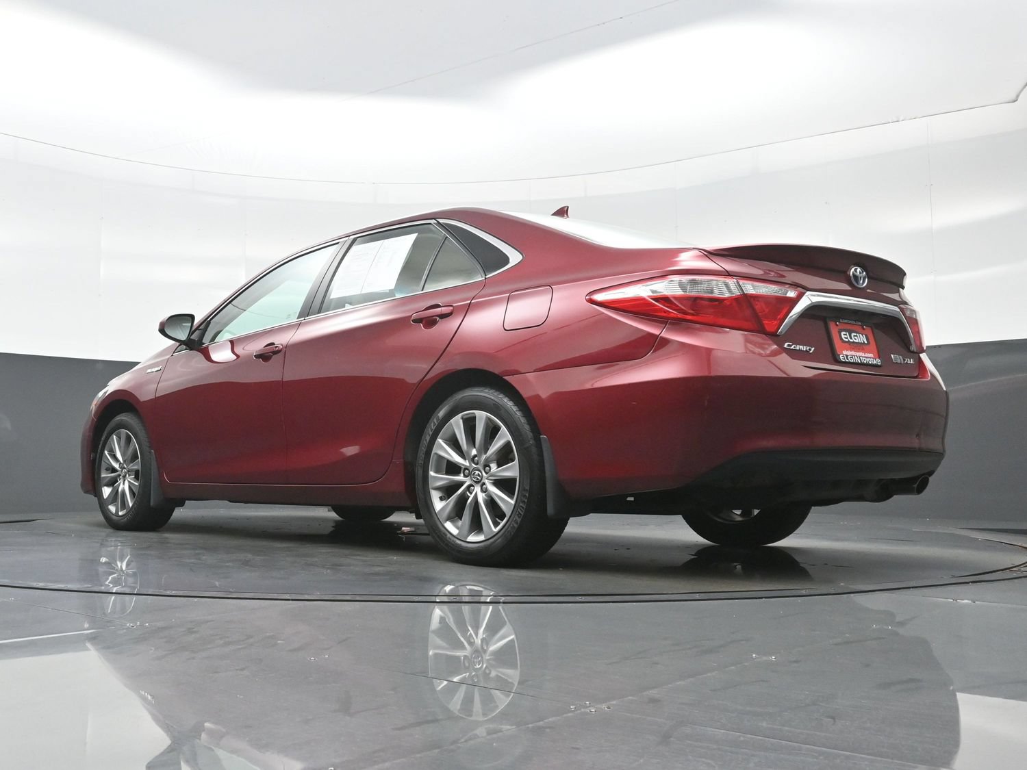 Used 2017 Toyota Camry XLE w/ Moonroof Package FWD image 32
