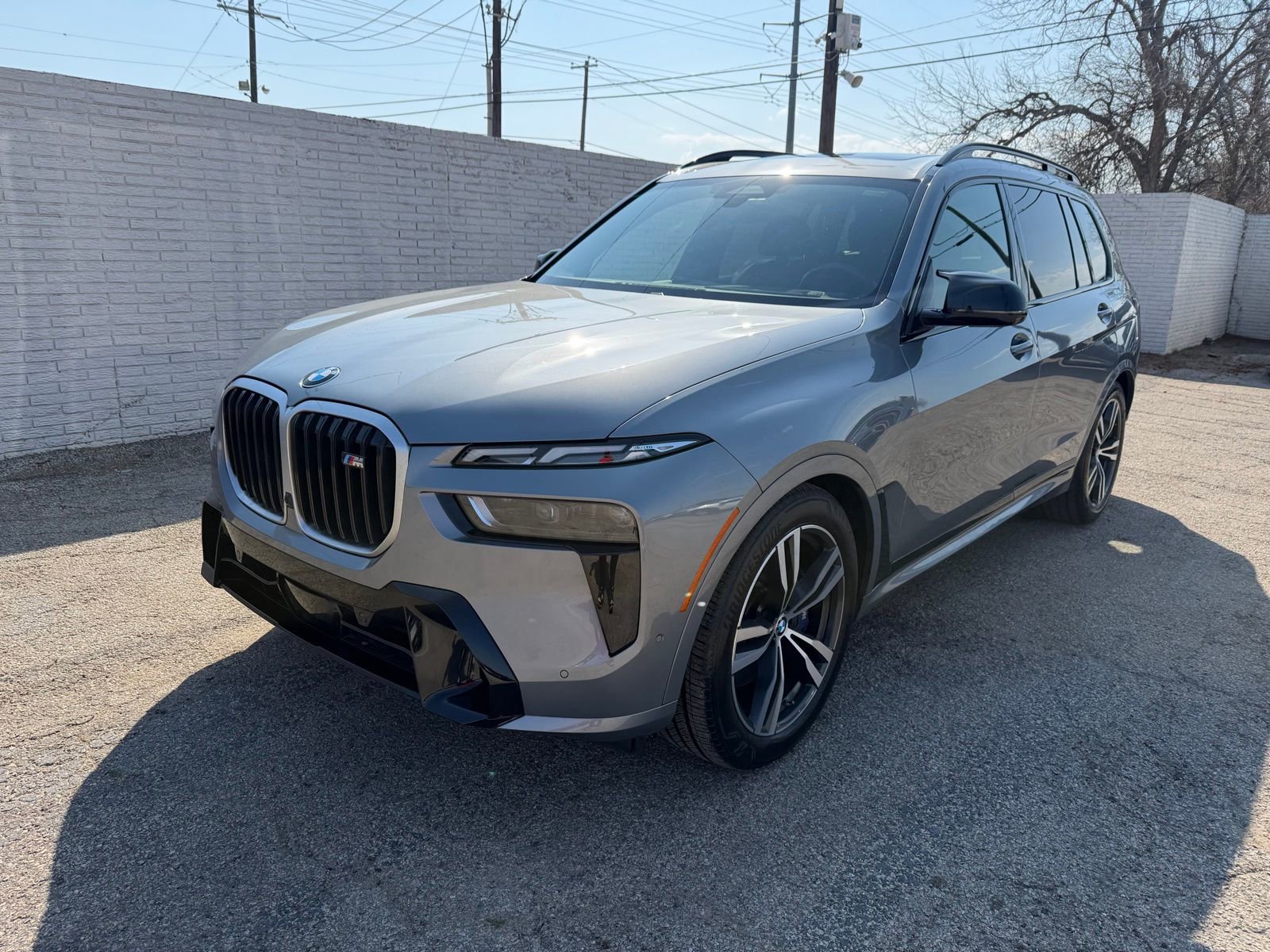 Used 2023 BMW X7 M60i w/ Executive Package image 1