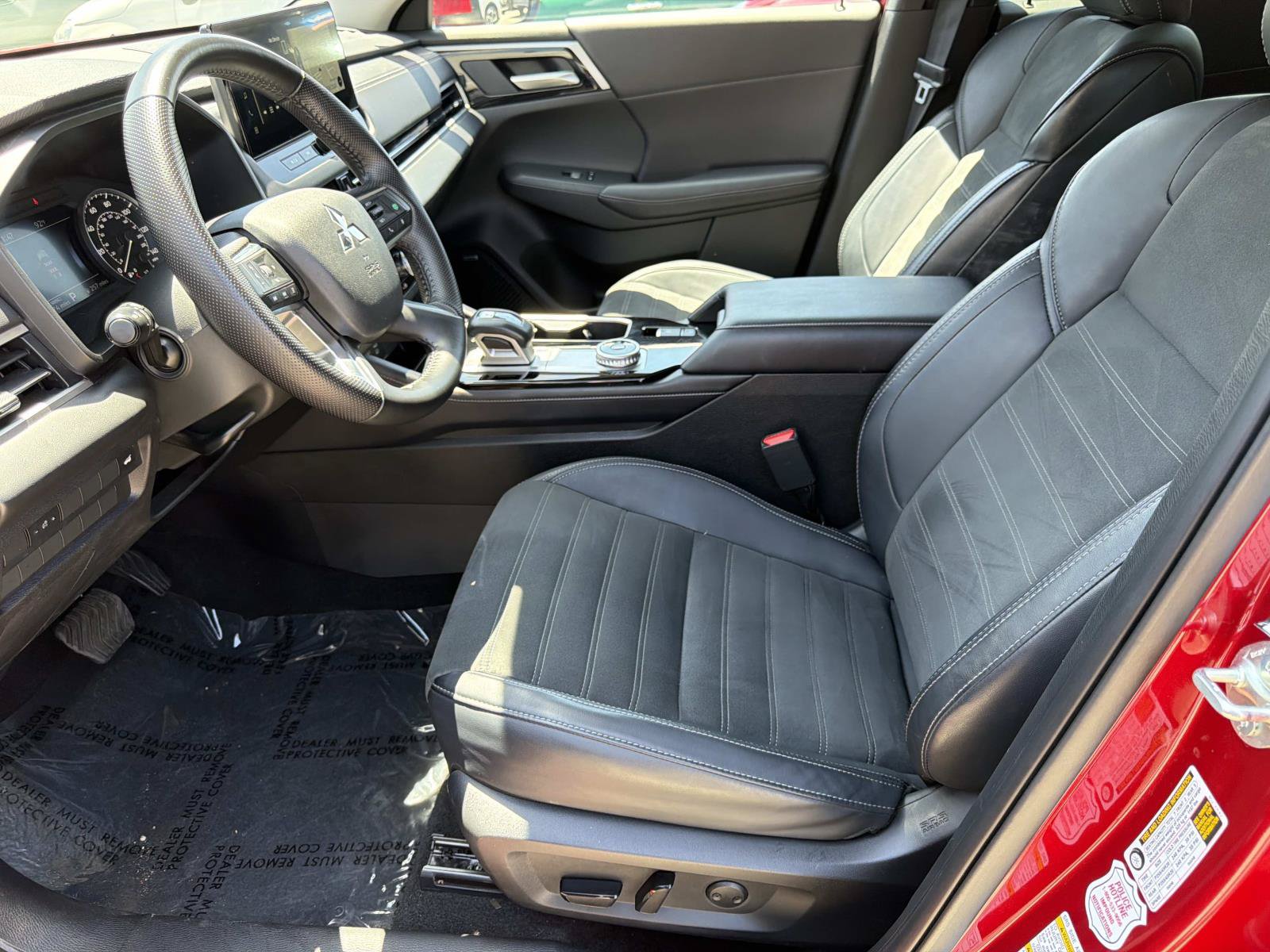 Used 2025 Mitsubishi Outlander SE FWD image 14