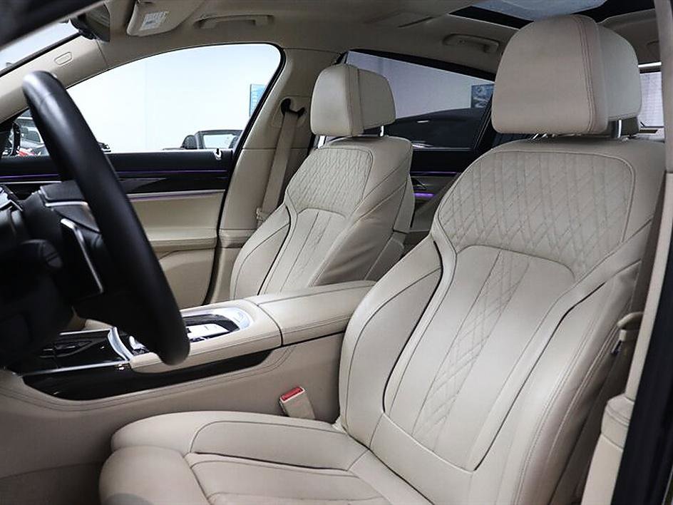 Used 2017 BMW 740i RWD image 10