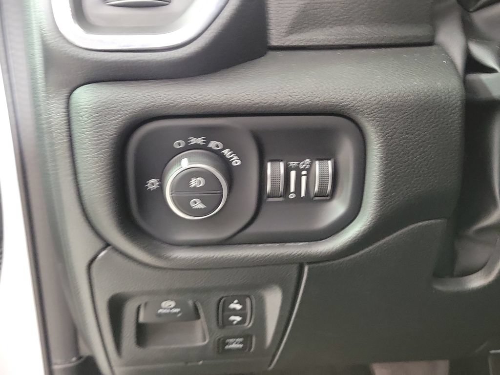 Used 2024 RAM 1500 Laramie AWD/4WD image 13