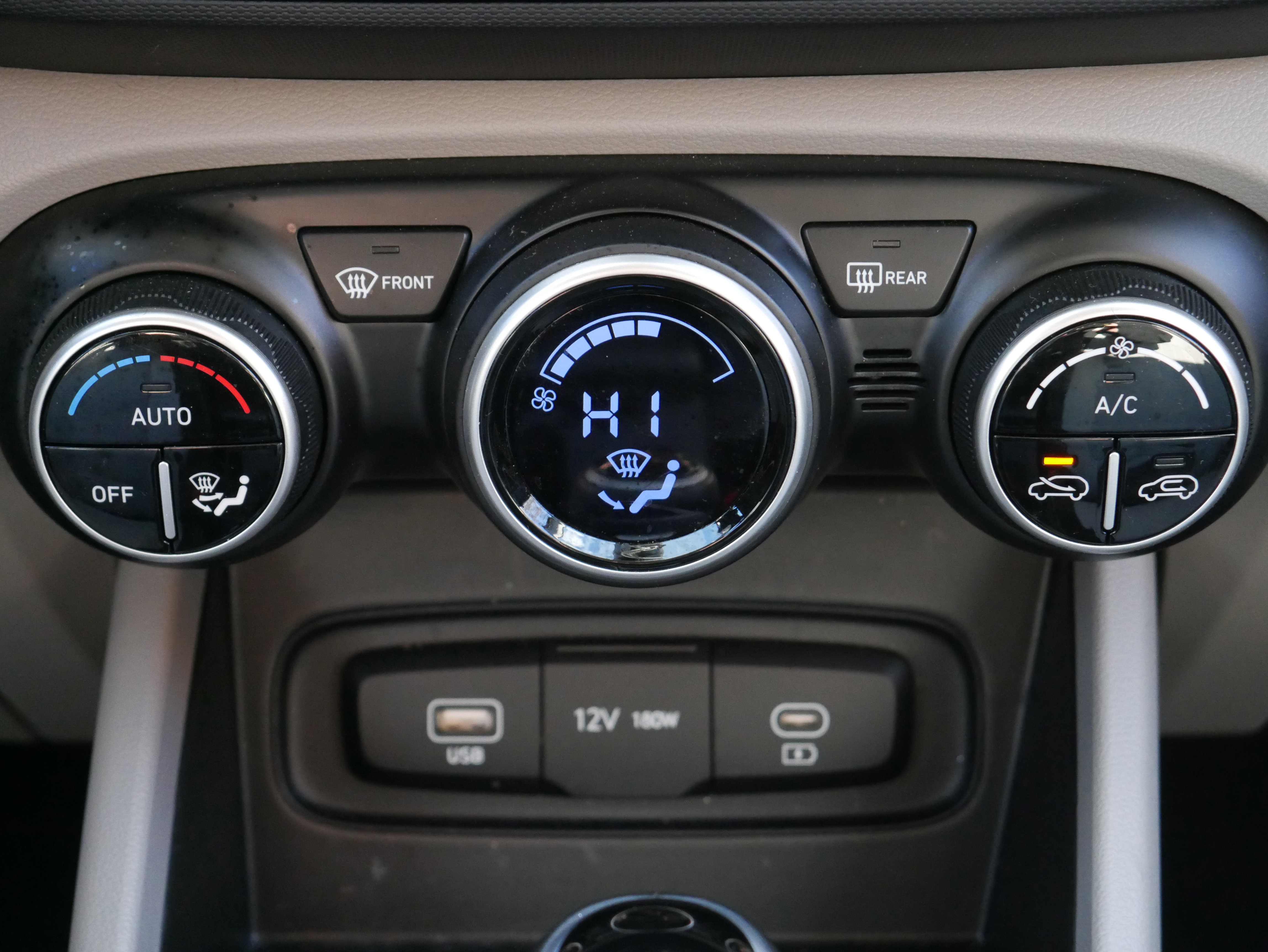 Used 2024 Hyundai Venue SEL FWD image 19