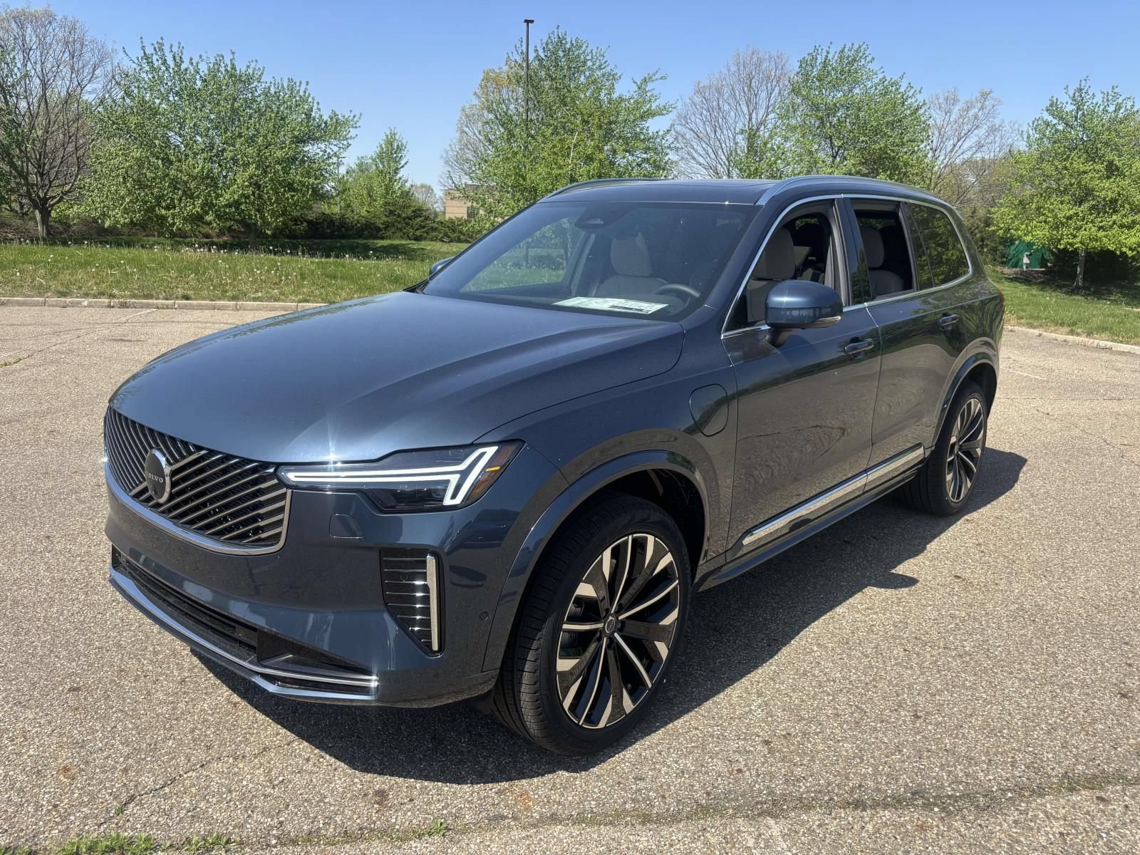 New 2026 Volvo XC90 T8 Plus w/ Protection Package Premier AWD/4WD video 1
