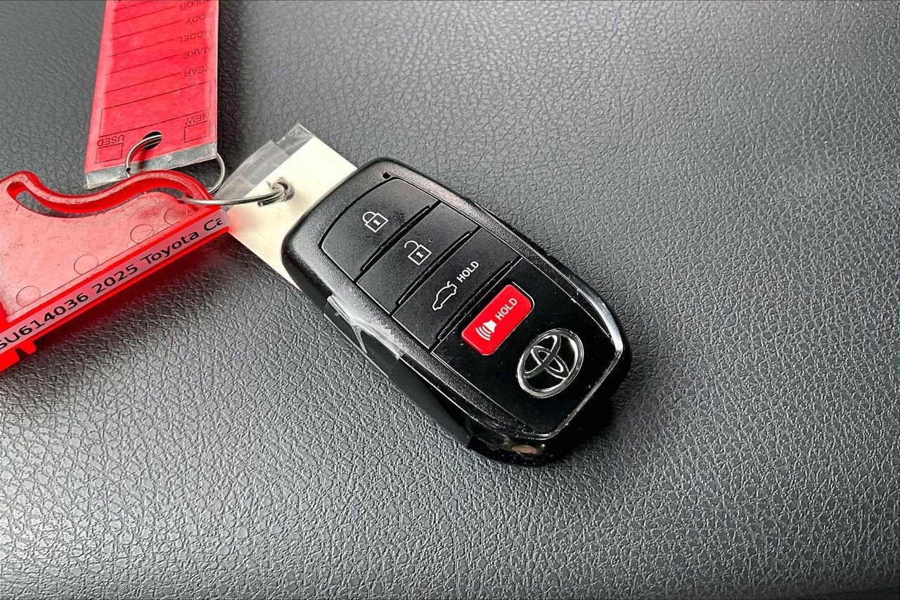 Used 2025 Toyota Camry SE FWD image 36