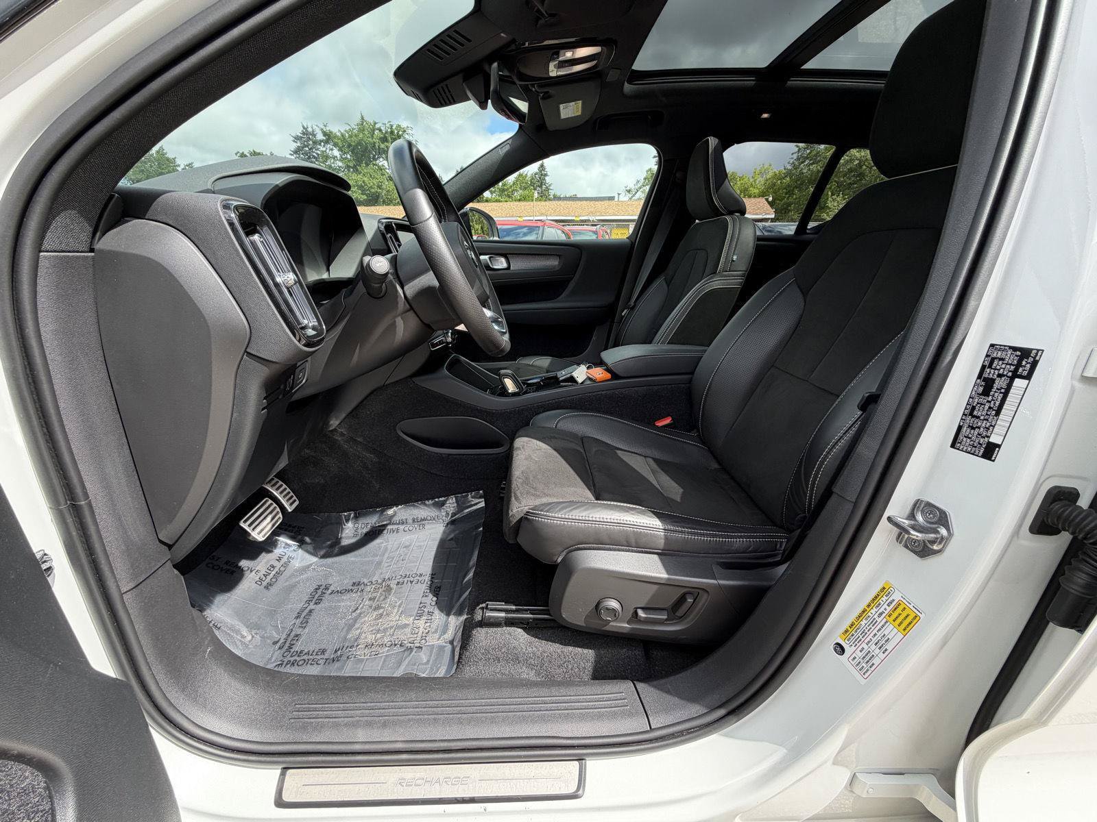 Used 2021 Volvo XC40 P8 Recharge w/ Advanced Package AWD/4WD image 11
