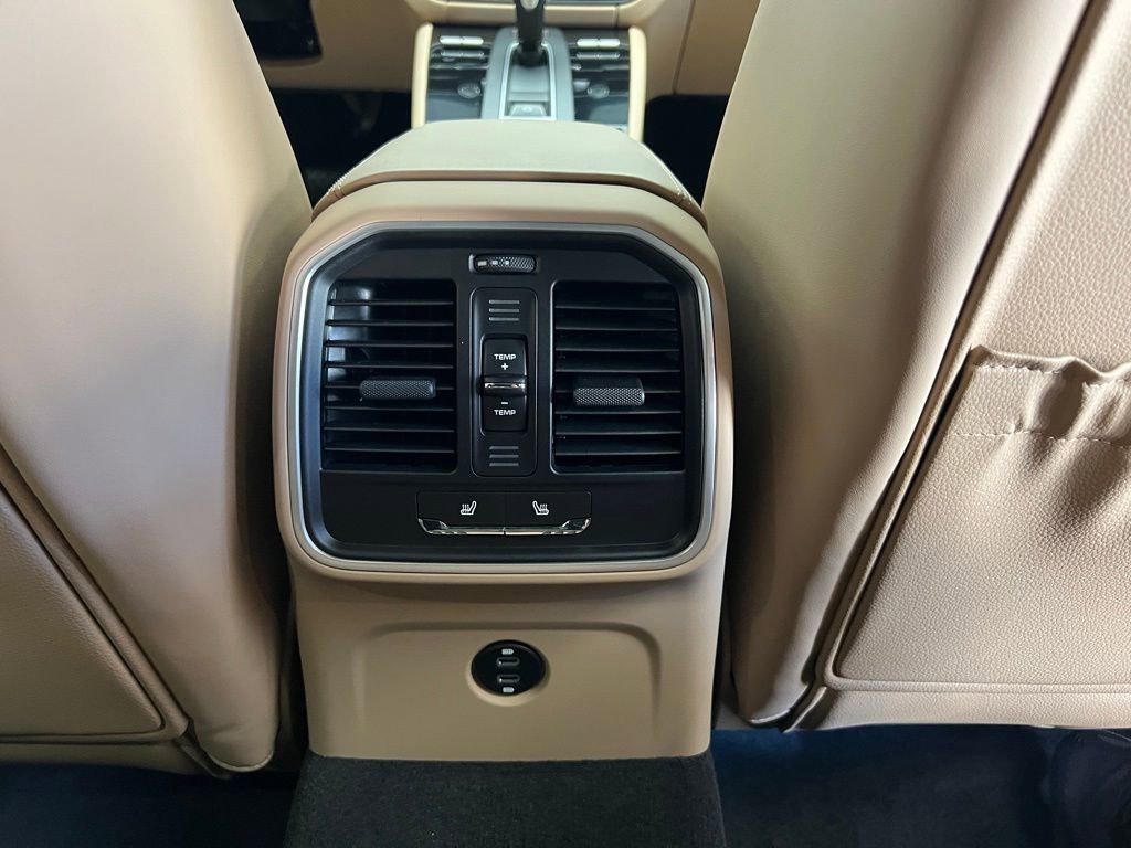 Used 2026 Porsche Macan AWD/4WD image 17