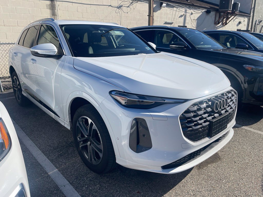 Certified 2026 Audi Q5 Premium AWD/4WD image 2