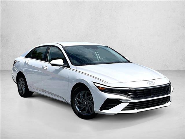 Used 2025 Hyundai Elantra Hybrid FWD image 12