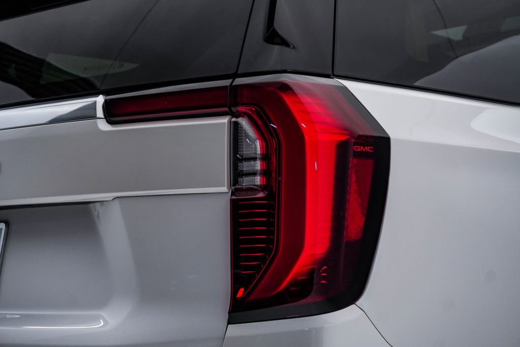 Used 2025 GMC Yukon Denali w/ Sun & Power Step Package image 13
