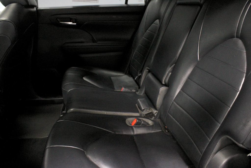 Used 2023 Toyota Highlander XLE AWD/4WD image 21