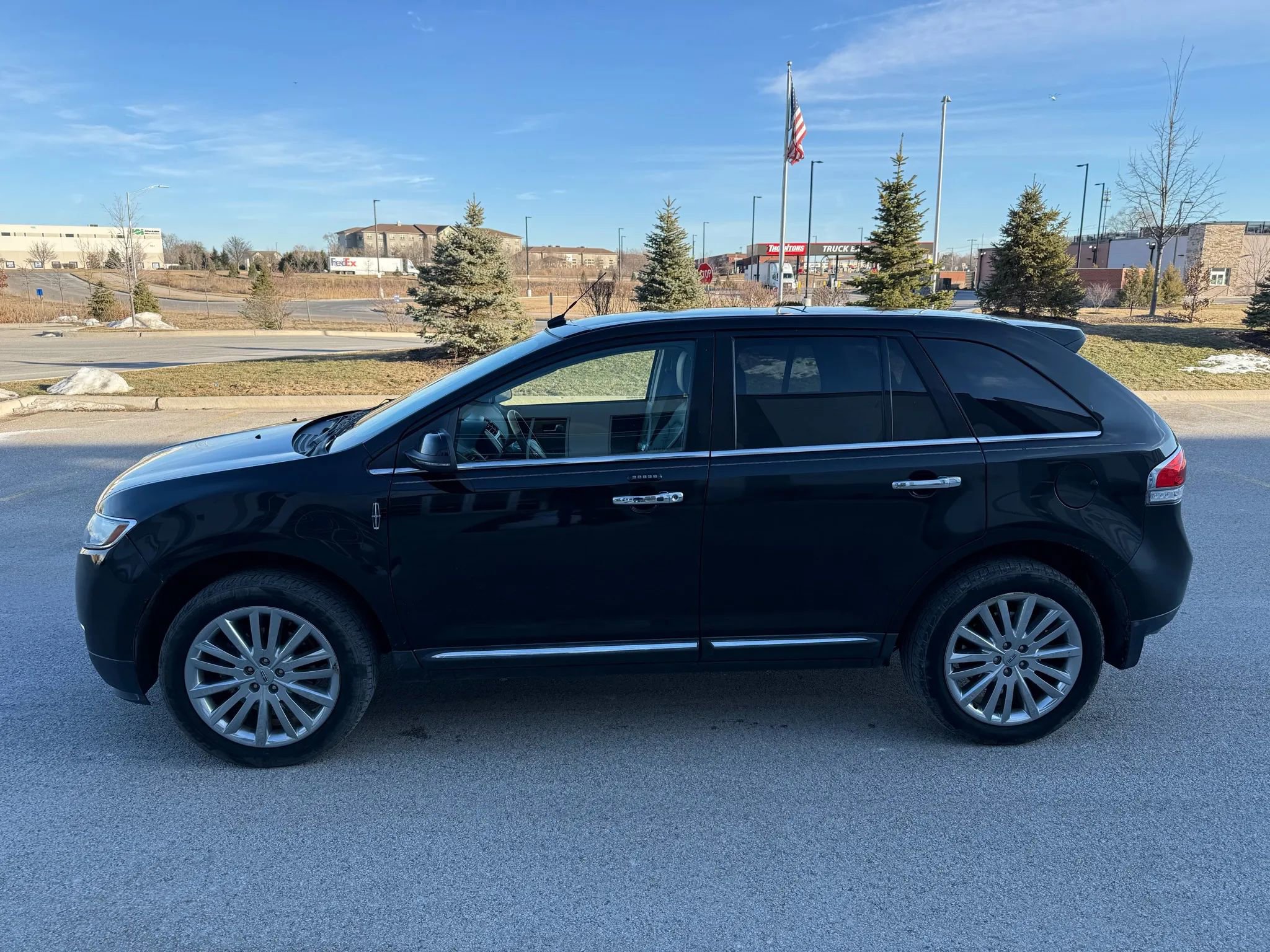 Used 2013 Lincoln MKX FWD image 4