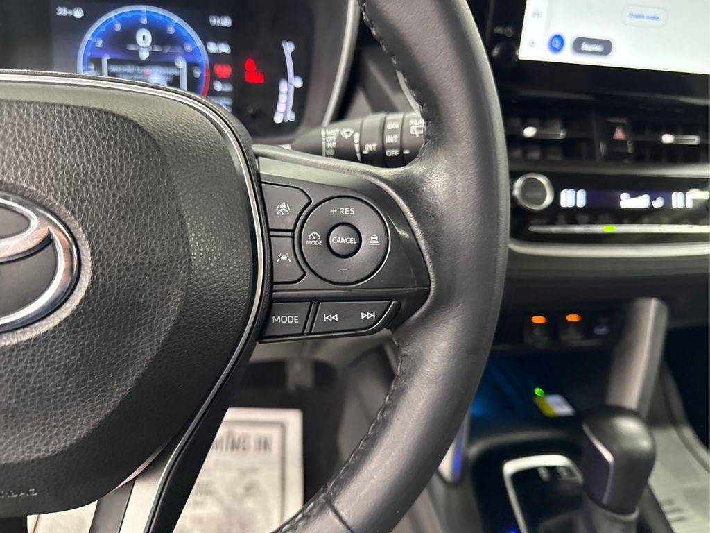 Used 2023 Toyota Corolla Cross XLE w/ Convenience Package image 29