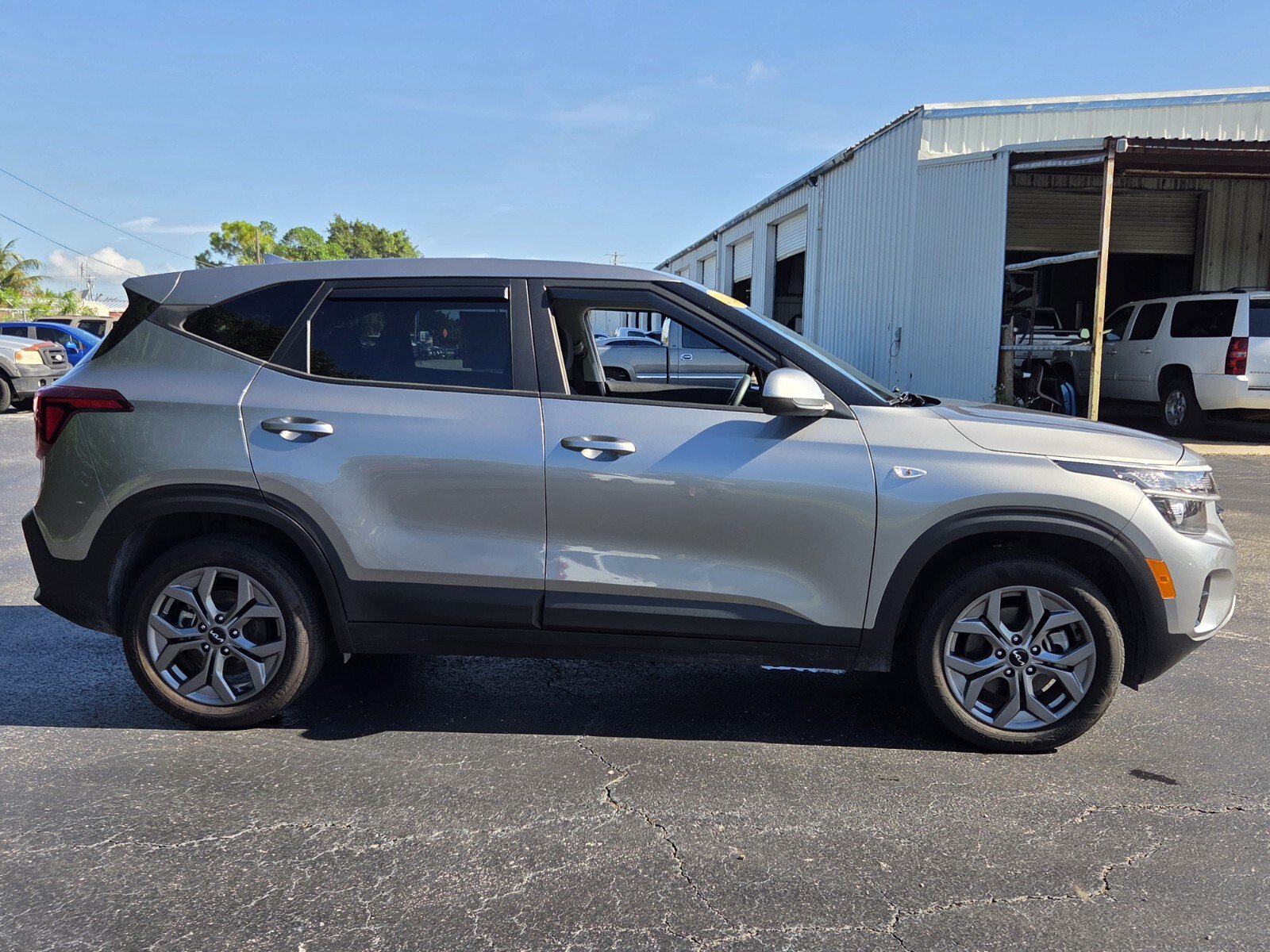 Used 2024 Kia Seltos LX AWD/4WD image 6