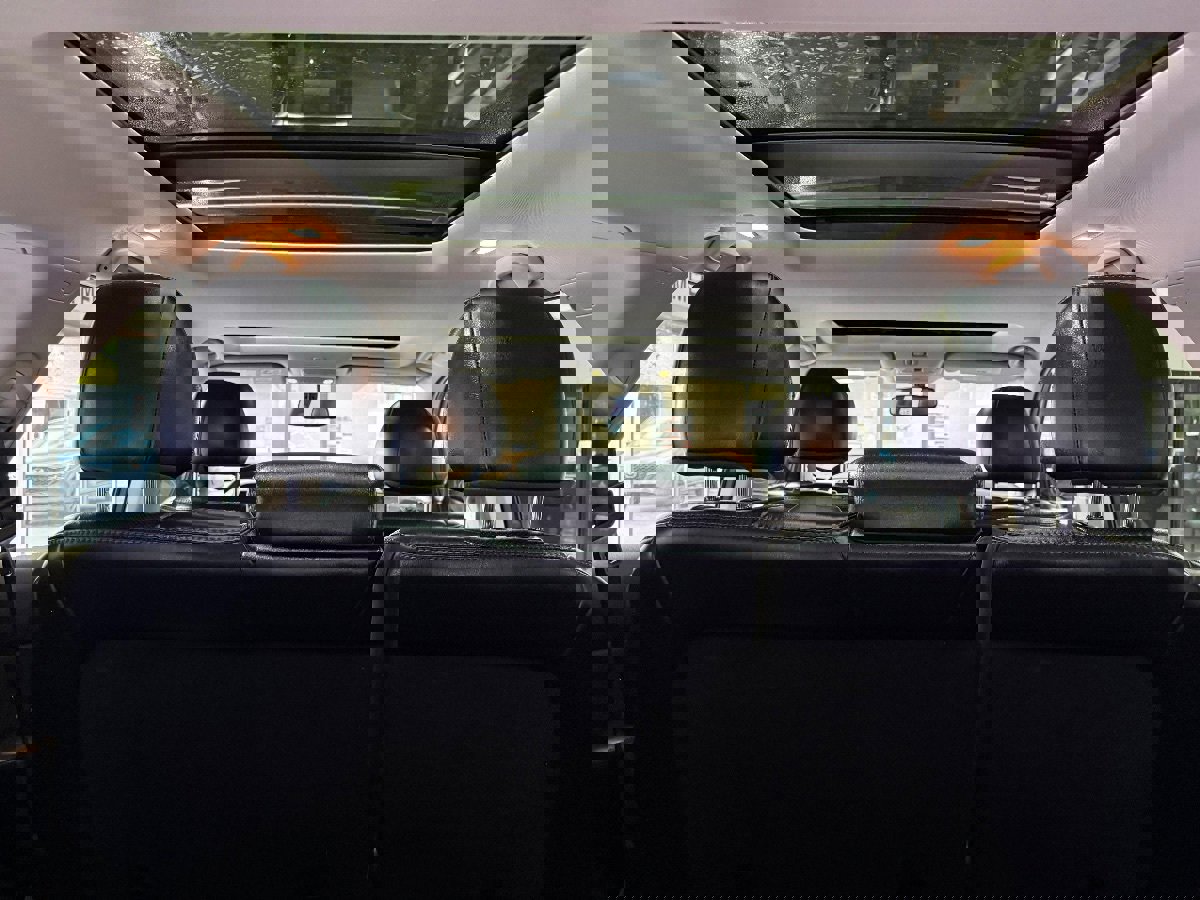 Used 2020 Nissan Pathfinder Platinum FWD image 49