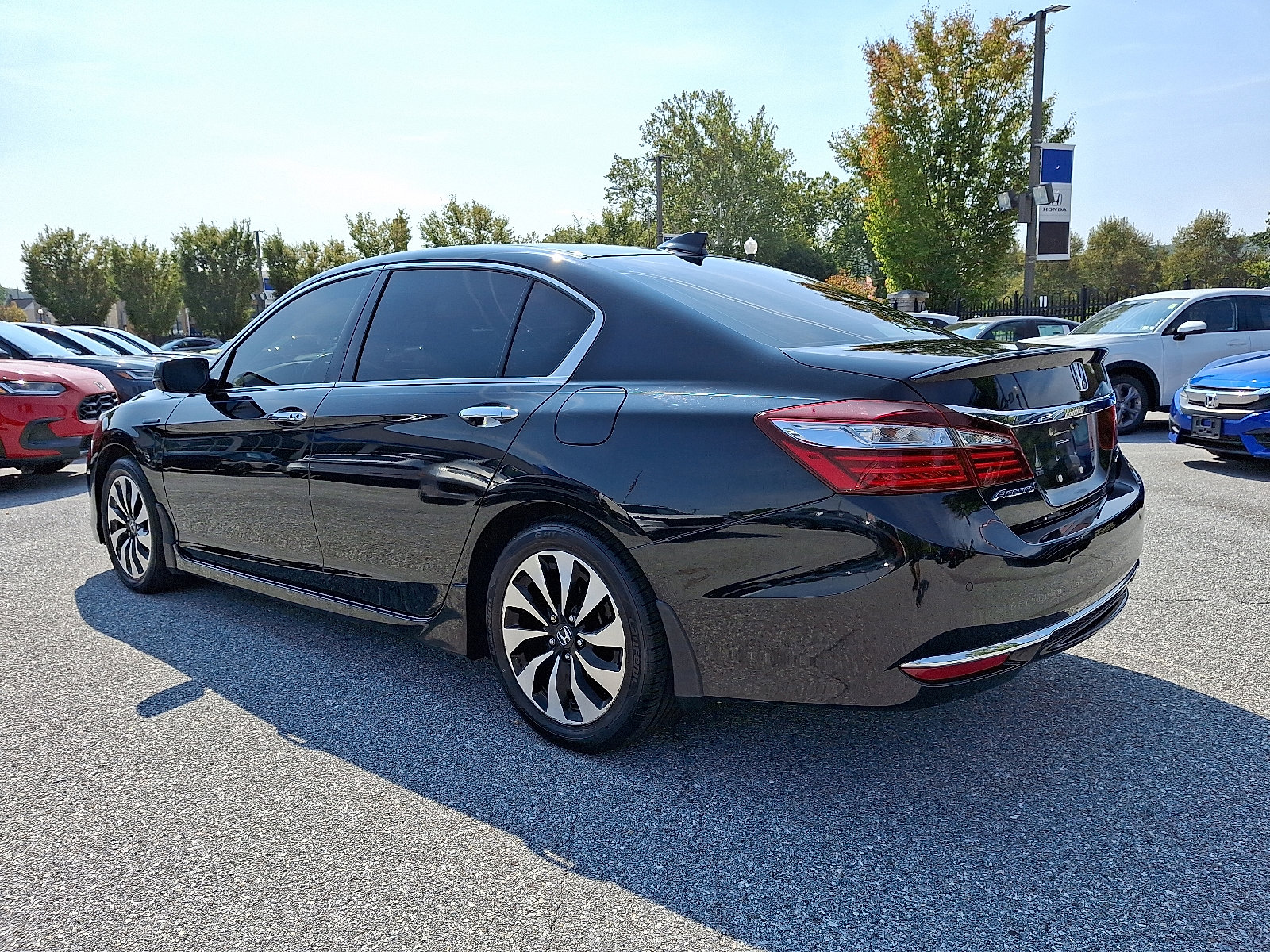 Used 2017 Honda Accord Touring image 4