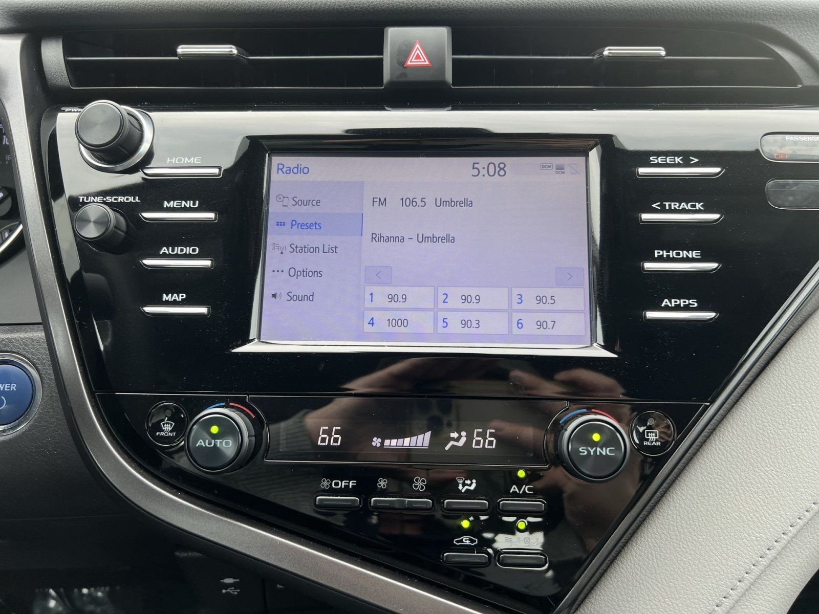 Used 2019 Toyota Camry LE FWD image 18