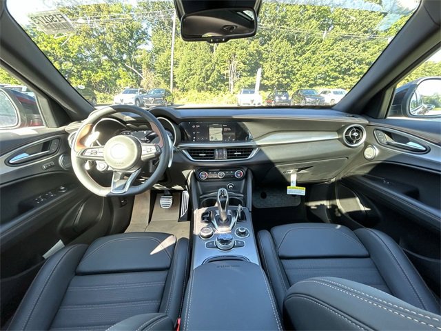 New 2025 Alfa Romeo Stelvio Sprint image 12