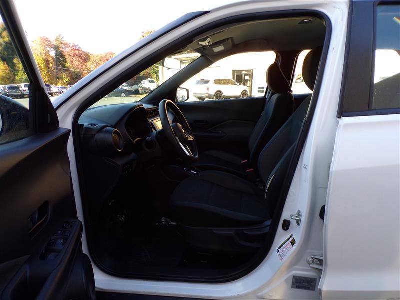 Used 2020 Nissan Kicks S image 13