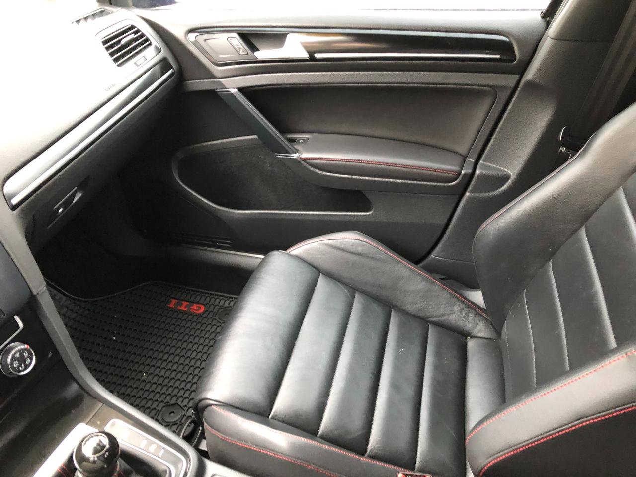 Used 2015 Volkswagen GTI SE FWD image 28