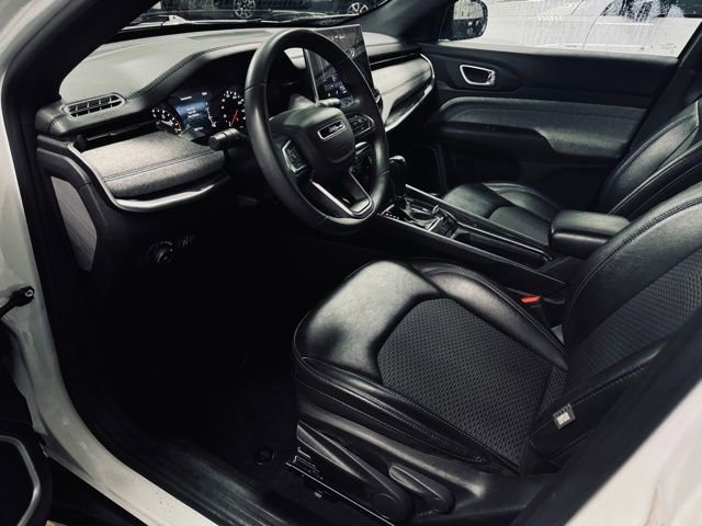 Used 2023 Jeep Compass Latitude image 17