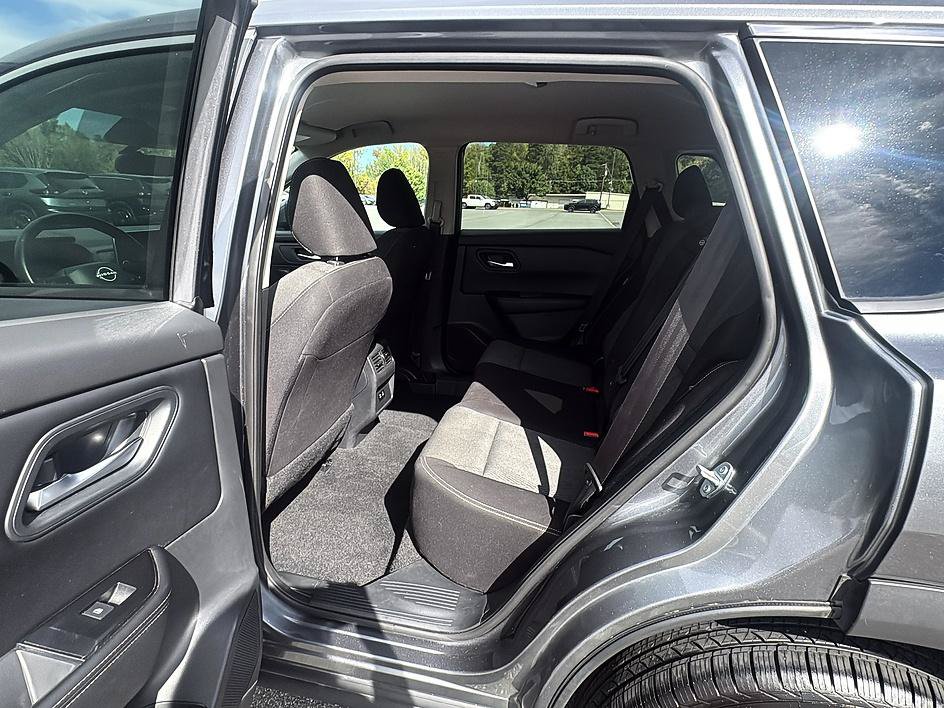 Certified 2025 Nissan Rogue SV AWD/4WD image 17