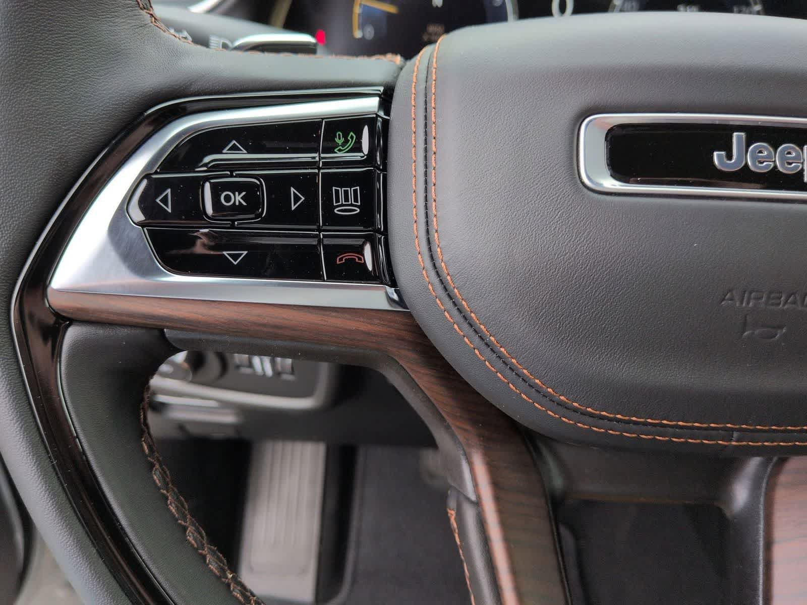 New 2025 Jeep Grand Cherokee Summit w/ Obsidian Package AWD/4WD image 22
