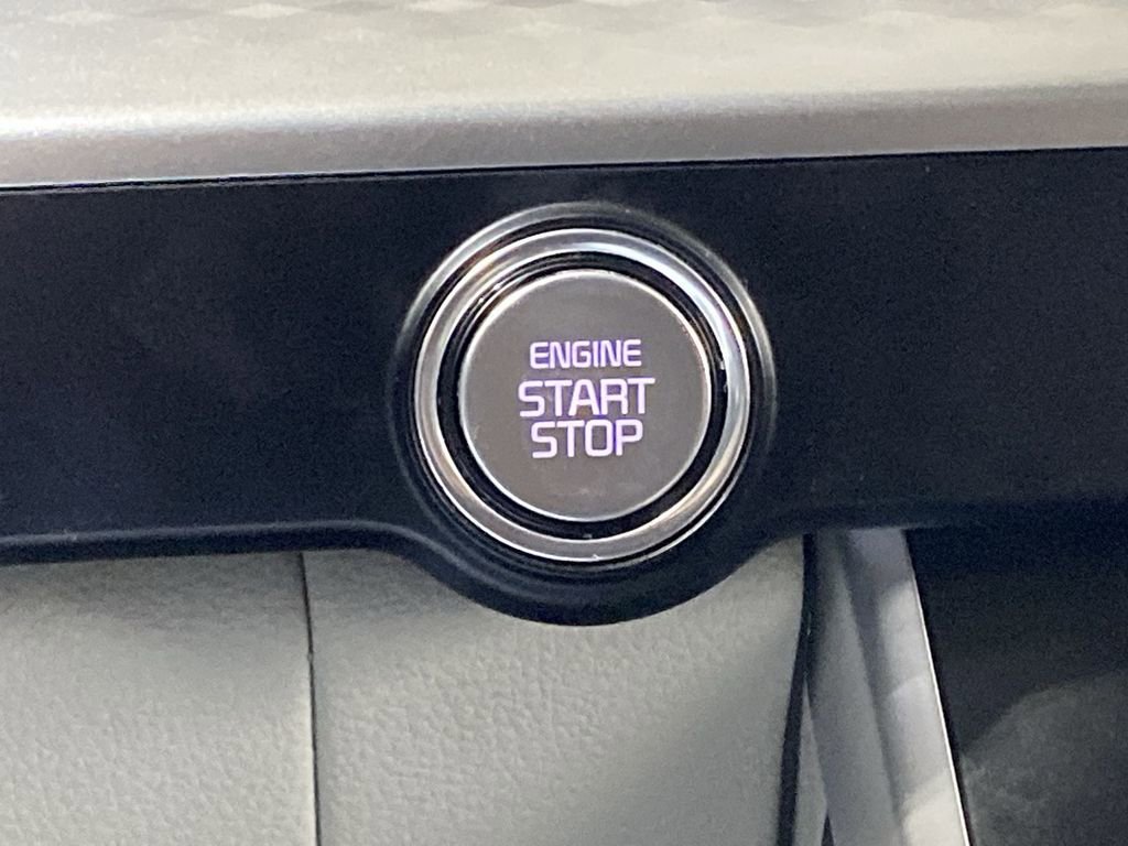 Used 2024 Kia Carnival LX image 19